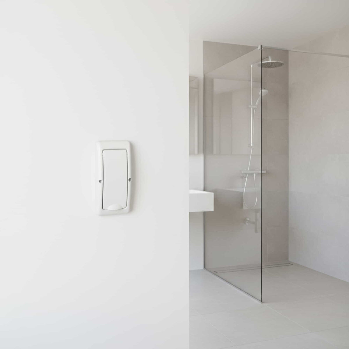 TABLERO EMPOTRADO TERMOPLÁSTICO, 2P, PUERTA BLANCA VERTICAL, 60x130x62mm